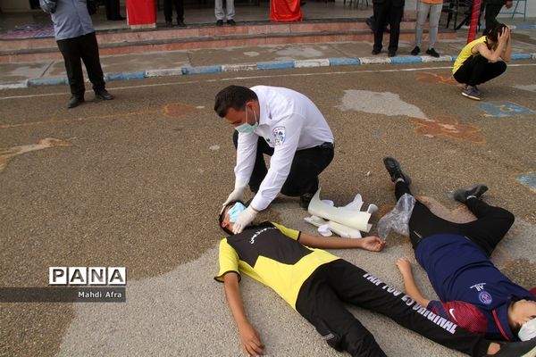 برگزاری مانور پدافند غیرعامل در دبیرستان شاهد امام جواد (ع) شهرستان بهبهان