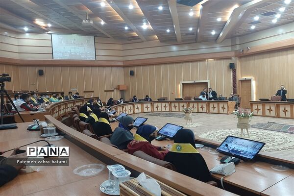 دیدار  دانش‌آموزان عضو تشکیلات سازمان دانش‌آموزی با استاندار استان گیلان
