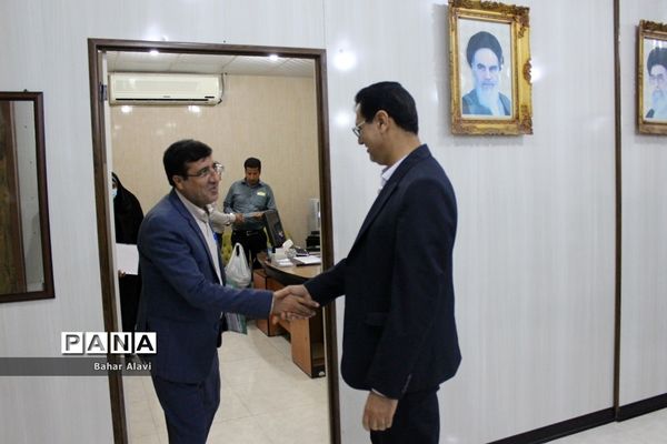 نشست نمایندگان مجلس دانش‌آموزی استان بوشهر با معاون آموزش متوسطه استان