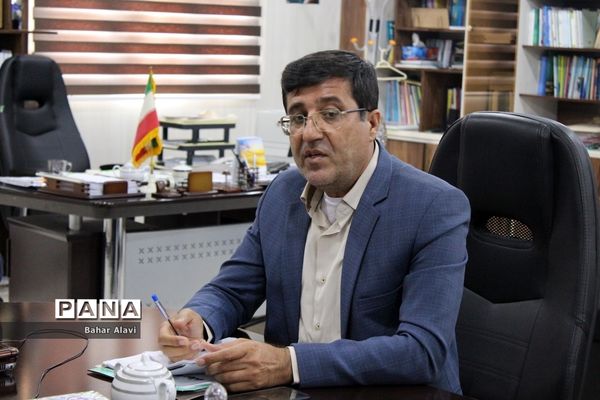 نشست نمایندگان مجلس دانش‌آموزی استان بوشهر با معاون آموزش متوسطه استان