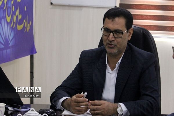 نشست نمایندگان مجلس دانش‌آموزی استان بوشهر با معاون آموزش متوسطه استان