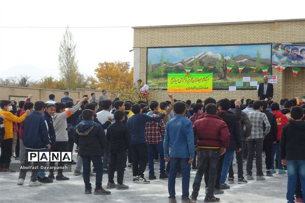 نواخته شدن زنگ استکبارستیزی در آموزشگاه شهید ظهیری در اقلید استان فارس