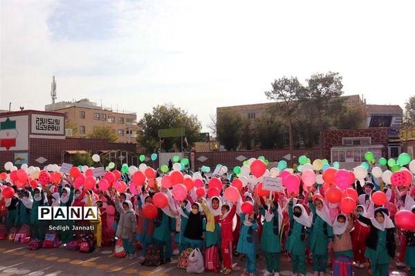 نواخته شدن زنگ استکبار ستیزی در مدارس آباده