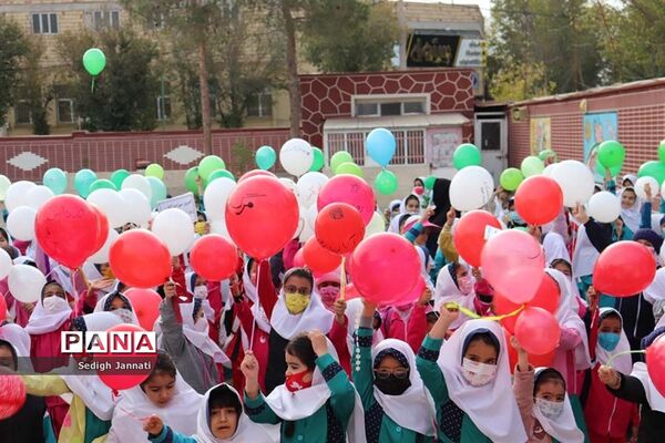 نواخته شدن زنگ استکبار ستیزی در مدارس آباده