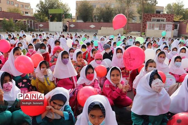 نواخته شدن زنگ استکبار ستیزی در مدارس آباده