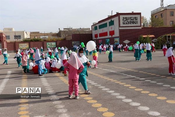 نواخته شدن زنگ استکبار ستیزی در مدارس آباده