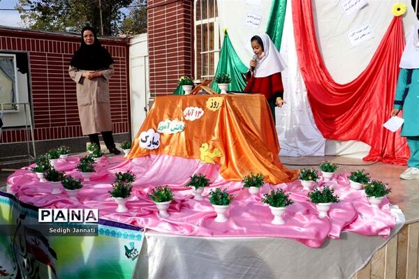 نواخته شدن زنگ استکبار ستیزی در مدارس آباده