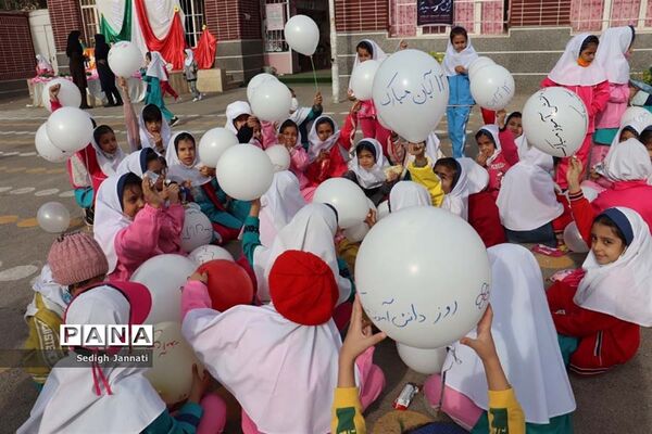 نواخته شدن زنگ استکبار ستیزی در مدارس آباده