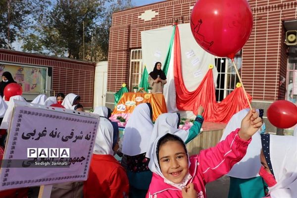 نواخته شدن زنگ استکبار ستیزی در مدارس آباده