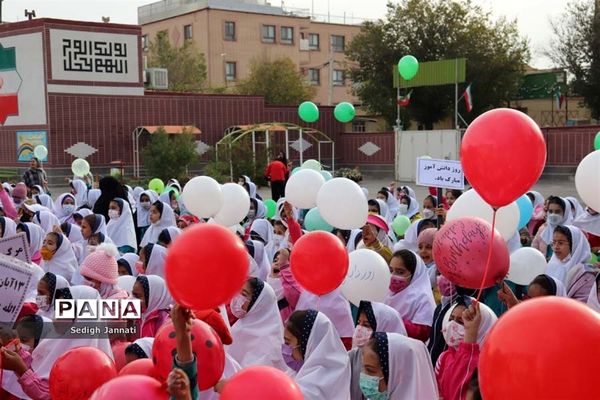 نواخته شدن زنگ استکبار ستیزی در مدارس آباده