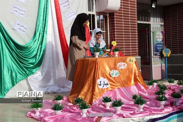 نواخته شدن زنگ استکبار ستیزی در مدارس آباده