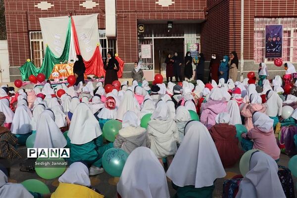 نواخته شدن زنگ استکبار ستیزی در مدارس آباده
