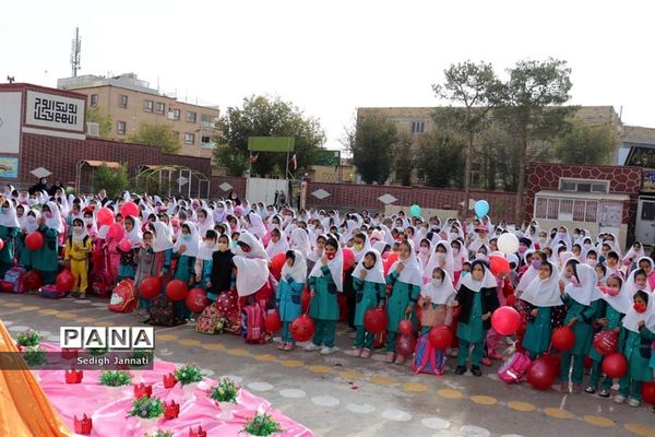 نواخته شدن زنگ استکبار ستیزی در مدارس آباده