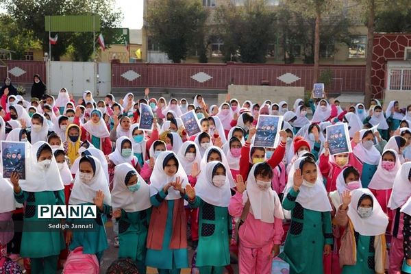 نواخته شدن زنگ استکبار ستیزی در مدارس آباده