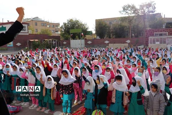 نواخته شدن زنگ استکبار ستیزی در مدارس آباده