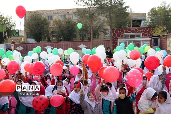 نواخته شدن زنگ استکبار ستیزی در مدارس آباده