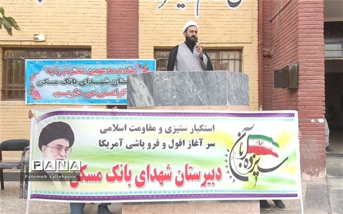 امروز اصلی‌ترین هدف دشمن تقدیس‌زدایی است