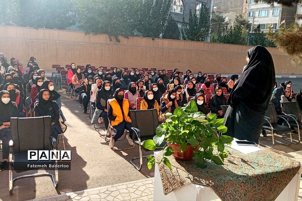 برگزاری مراسم روز دانش‌آموز در دبیرستان نمونه دولتی ولایت ناحیه دو بهارستان