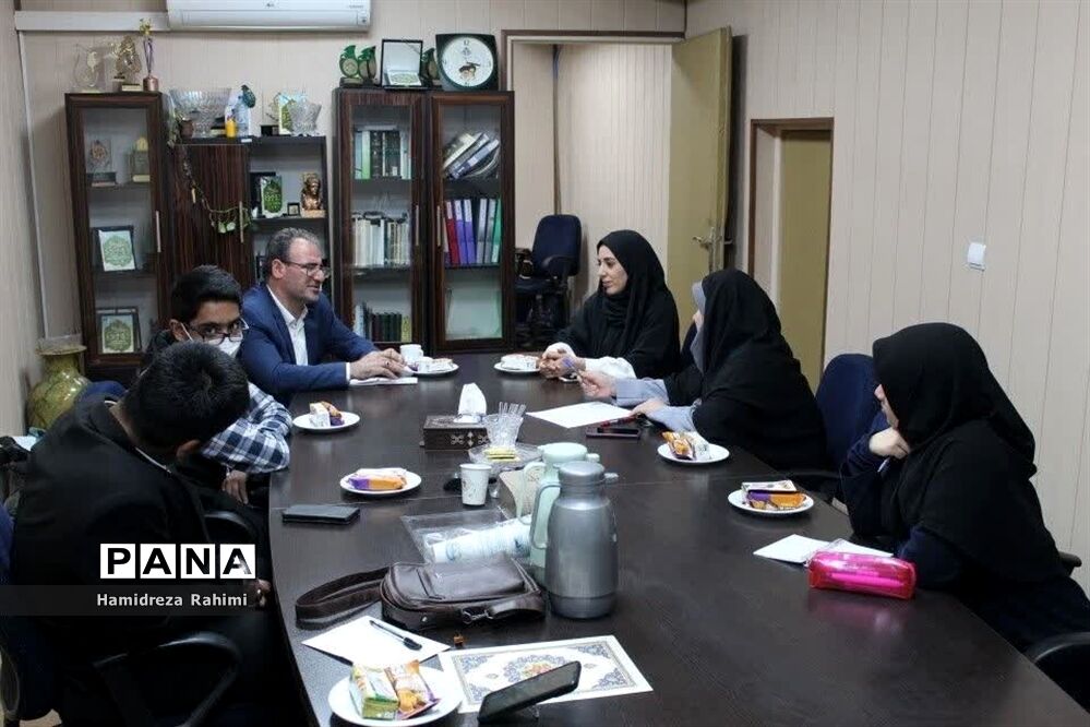 جلسه هماهنگی خبرنگار دانش‌آموزان پانای شهر تهران ویژه 13 آبان