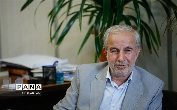 دانش‌آموزان ایرانی در جهت مبارزه با استکبار ثابت‌قدم هستند