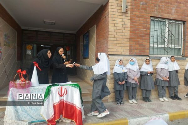 جشن روزدانش‌آموزدرآموزشگاه نشاط اسلامشهر