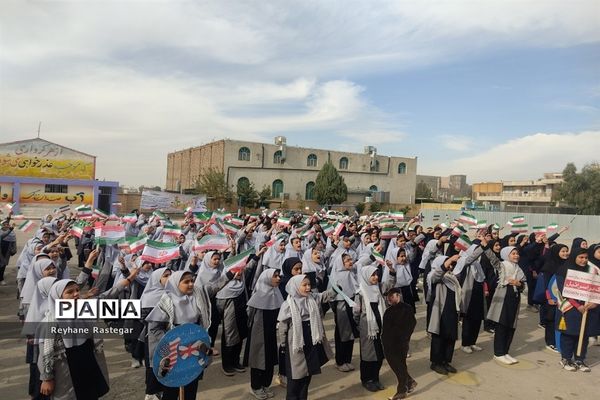 نواختن زنگ استکبارستیزی در مدرسه اتحاد مسلمین