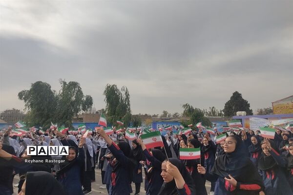نواختن زنگ استکبارستیزی در مدرسه اتحاد مسلمین