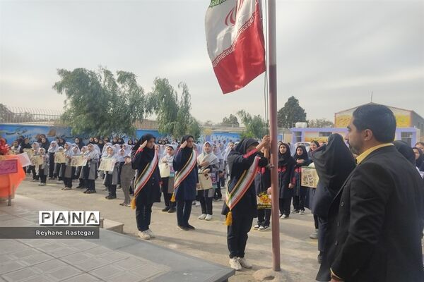 نواختن زنگ استکبارستیزی در مدرسه اتحاد مسلمین