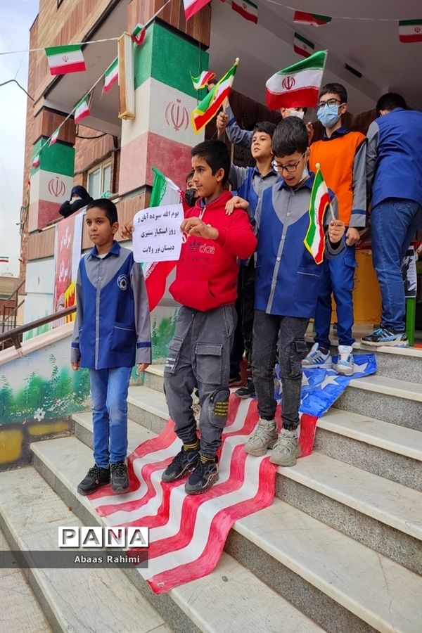 نواختن زنگ استکبارستیزی  در مدرسه نورولایت