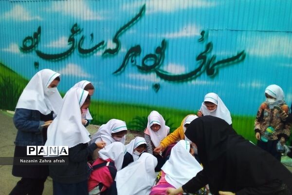 نقاشی همگانی  پرچم ایران در دبستان سما- رودهن