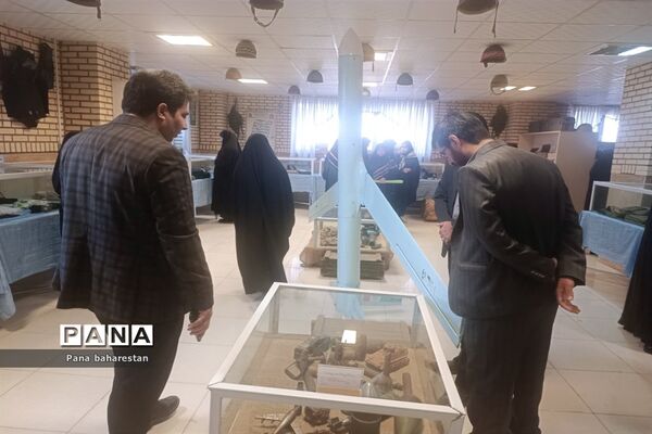 بازدید دانش‌آموزان مدارس ملارد از موزه دفاع مقدس