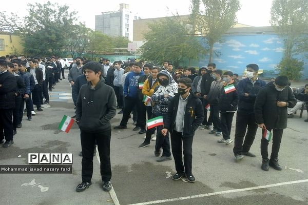 برگزاری مراسم زنگ استکبار ستیزی در دبیرستان شاهد مهدی هاشمی