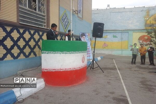 برگزاری مراسم زنگ استکبار ستیزی در دبیرستان شاهد مهدی هاشمی