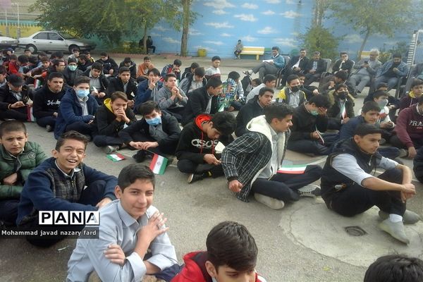 برگزاری مراسم زنگ استکبار ستیزی در دبیرستان شاهد مهدی هاشمی