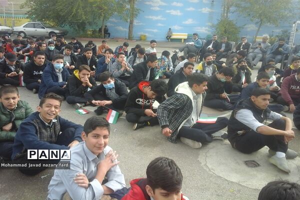 برگزاری مراسم زنگ استکبار ستیزی در دبیرستان شاهد مهدی هاشمی