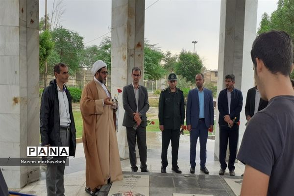 غبارروبی مزار شهدا در شادگان