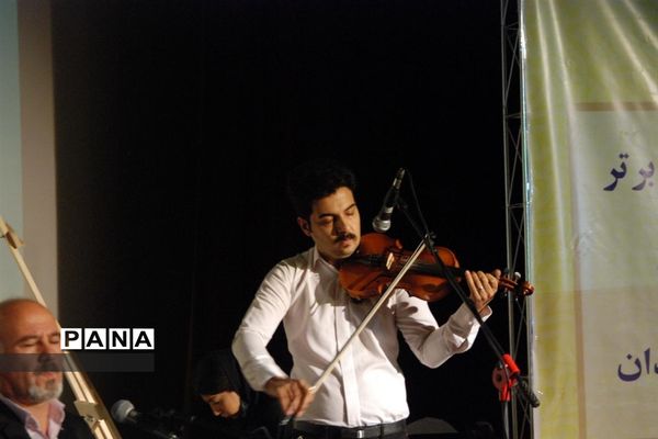 تقدیر از مربیان و مدیران برتر استان همدان