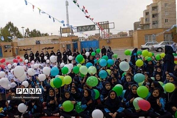 نمایشگاه نقاشی با موضوع ۱۳ آبان در بهارستان‌دو