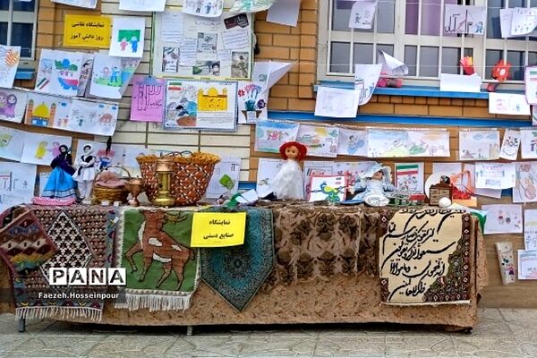 نمایشگاه نقاشی با موضوع ۱۳ آبان در بهارستان‌دو