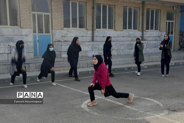 برگزاری مسابقه ورزشی به مناسبت ۱۳ آبان در بهارستان‌دو