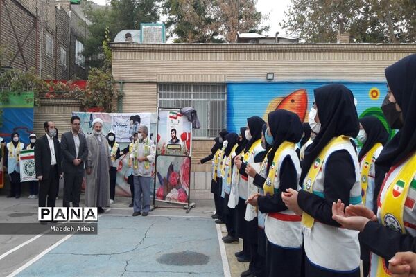 آیین نواختن زنگ استکبار ستیزی در دبیرستان شاهد شهید شیرودی