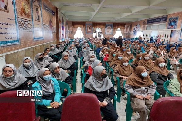 برگزاری مراسم روز دانش‌آموز در دبیرستان شاهد حجاب منطقه ۱۳