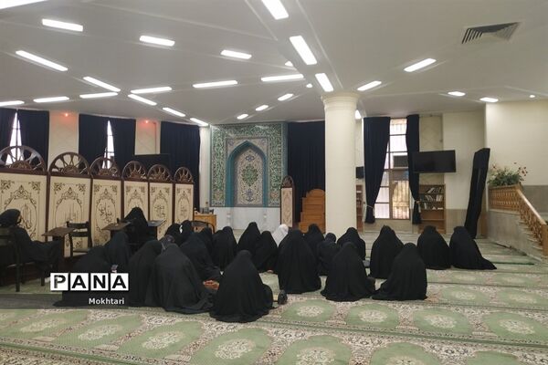 نشست بصیرتی  به مناسبت  بزرگداشت 13 آبان و شهدای حرم شاهچراغ در جرقویه سفلی