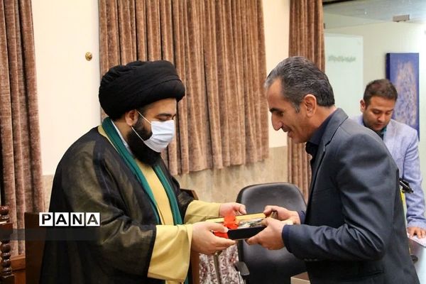 دیدار امام جمعه رودهن با فعالان و‌دانش‌آموزان نخبه بسیجی