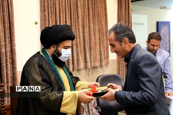 دیدار امام جمعه رودهن با فعالان و‌دانش‌آموزان نخبه بسیجی