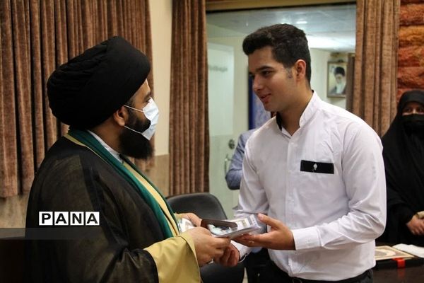 دیدار امام جمعه رودهن با فعالان و‌دانش‌آموزان نخبه بسیجی