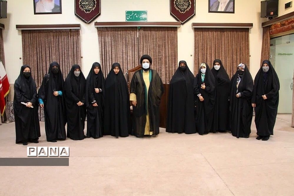 دیدار امام جمعه رودهن با فعالان و‌دانش‌آموزان نخبه بسیجی