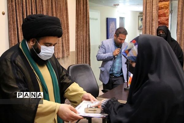 دیدار امام جمعه رودهن با فعالان و‌دانش‌آموزان نخبه بسیجی