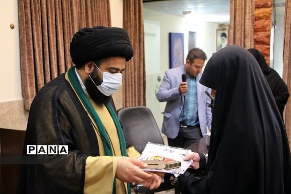 دیدار امام جمعه رودهن با فعالان و‌دانش‌آموزان نخبه بسیجی