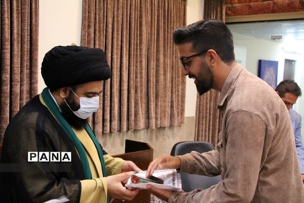 دیدار امام جمعه رودهن با فعالان و‌دانش‌آموزان نخبه بسیجی